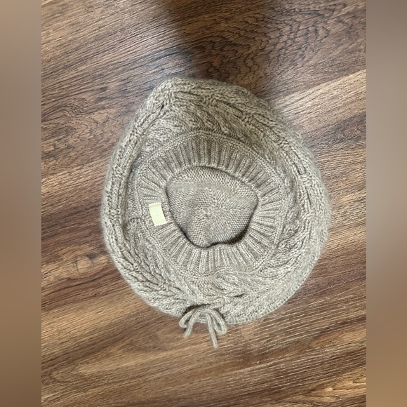 Ugg Beanie Bundle - Picture 4 of 11